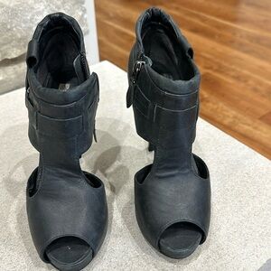 Pour la Victorie sandals heels size made in Brazil size 6.5